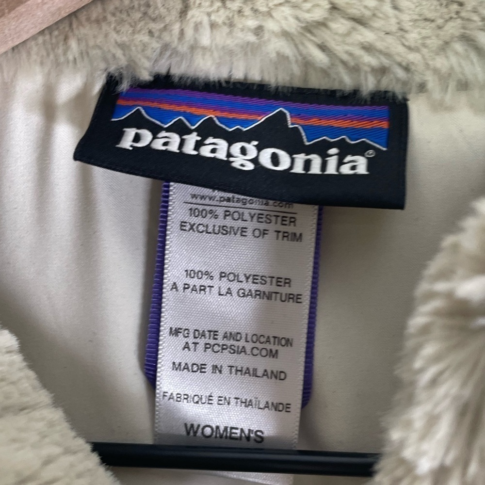 Patagonia Pelage Women’s Cozy Soft Fleece Vest - Picture 2 of 3